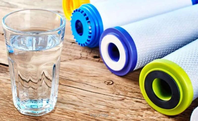 تعویض کردن فیلتر دستگاه تصفیه آب