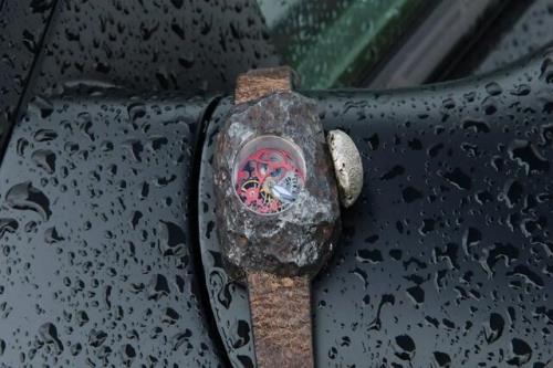 این ساعت یک میلیون دلاری از شهاب سنگ ساخته شده است