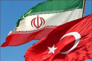 همتی وارد آنكارا شد، مذاكرات پولی و بانكی ایران و تركیه